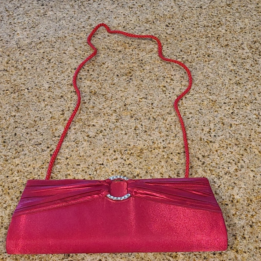 Red clutch
